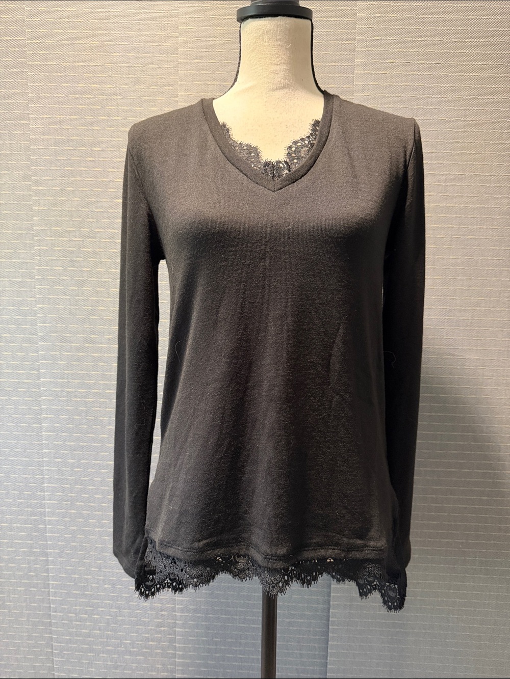 G by Giuliana Lace-Trim V-Neck Knit Top